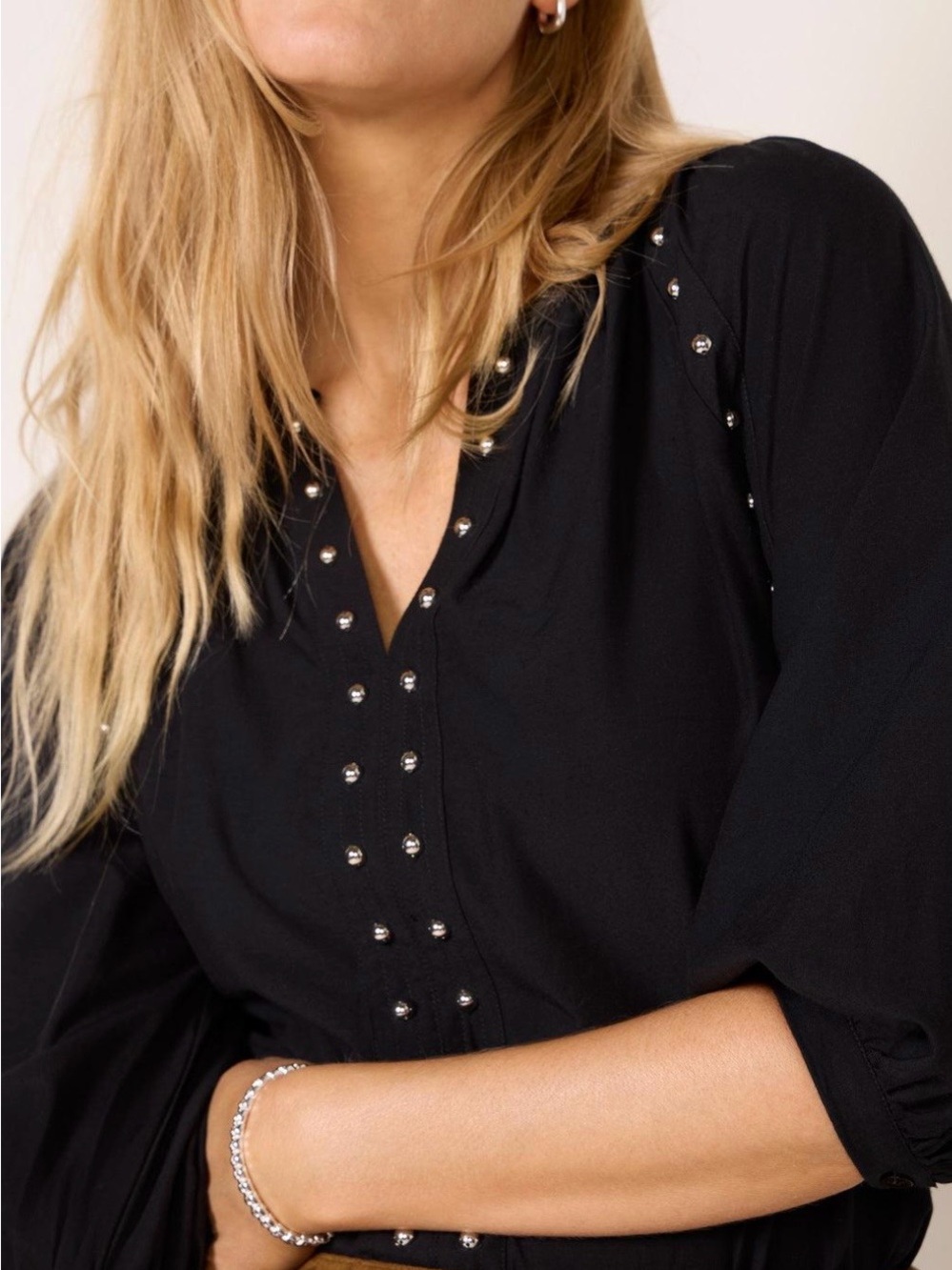 EVEREVE Celina Stud Blouse Top Puff Sleeves Relaxed Fit Black L - Picture 7 of 7